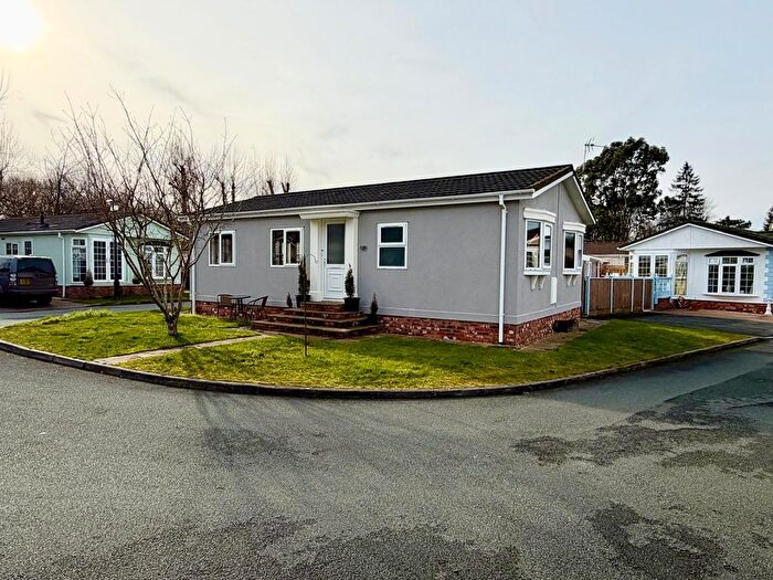 2 Bedroom Mobile/park Home For Sale In Newton Hall Lane, Mobberley, Knutsford, WA16