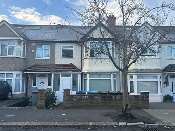 6 Bedroom Property For Sale In Cairnfield Avenue, Neasden, London, NW2