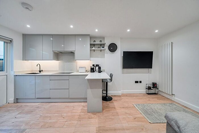 2 Bedroom Flat For Sale In Hazel Way, London, SE1