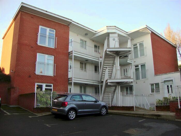 1 Bedroom Flat To Rent In Walnut Tree Close, Guildford, GU1