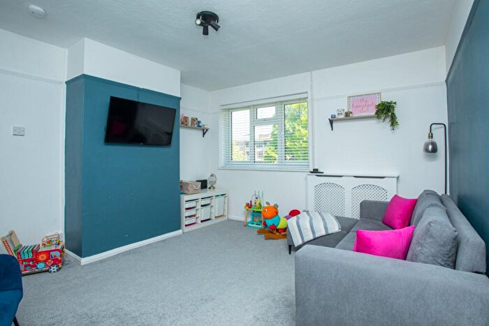 1 Bedroom Flat For Sale In Balmoral Road, Garlinge, Margate, Kent, CT9