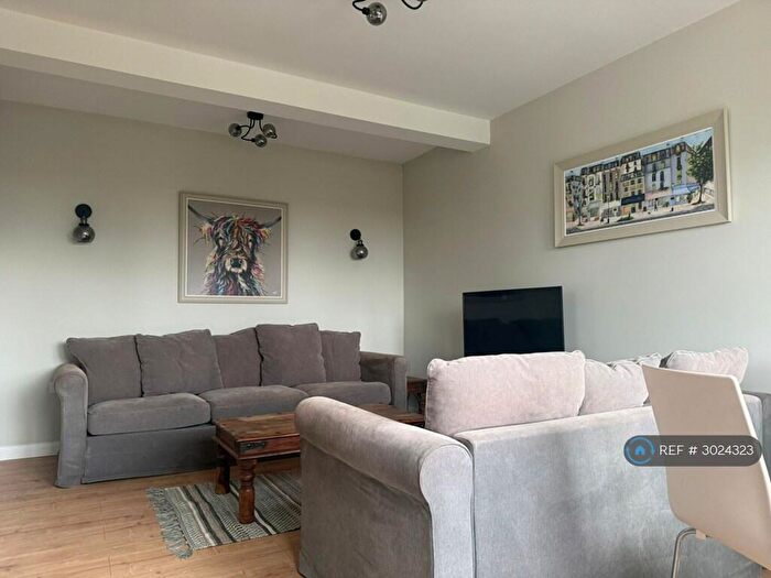 2 Bedroom Flat To Rent In Sunny Gardens Road, Hendon, NW4