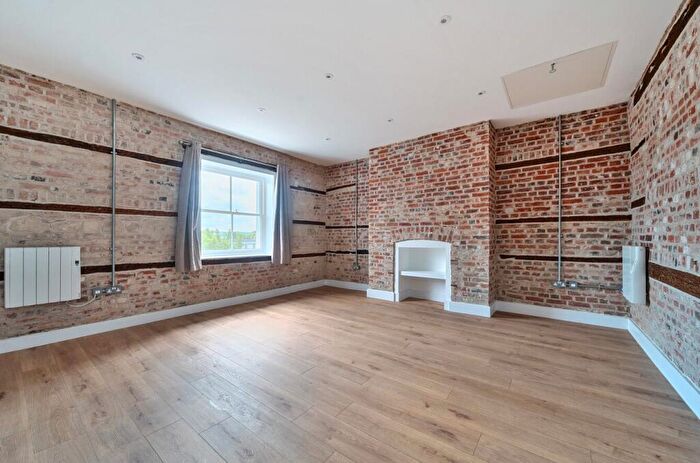 Flat To Rent In Staple Gardens, Winchester, Hampshire, SO23