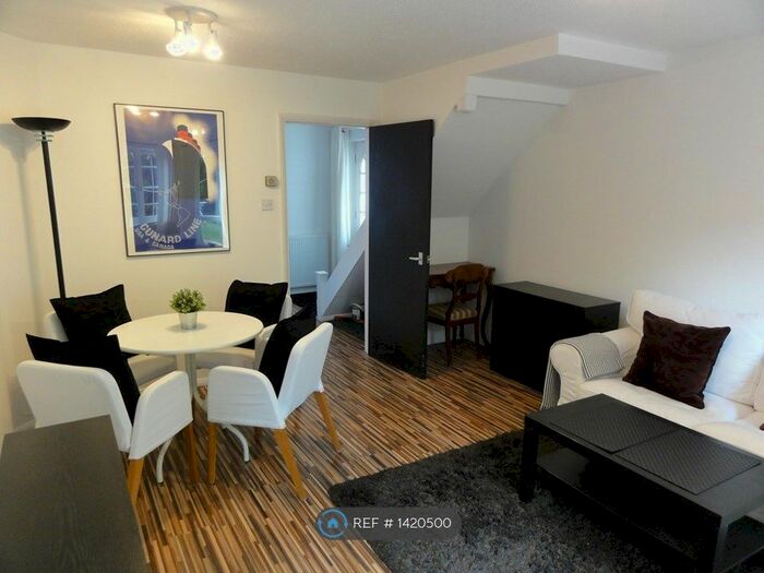 2 Bedroom Semi-Detached House To Rent In St. Peter's Close, London, SW17