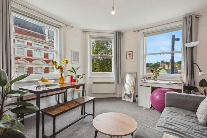 2 Bedroom Flat To Rent In New Kings Road, London, SW6