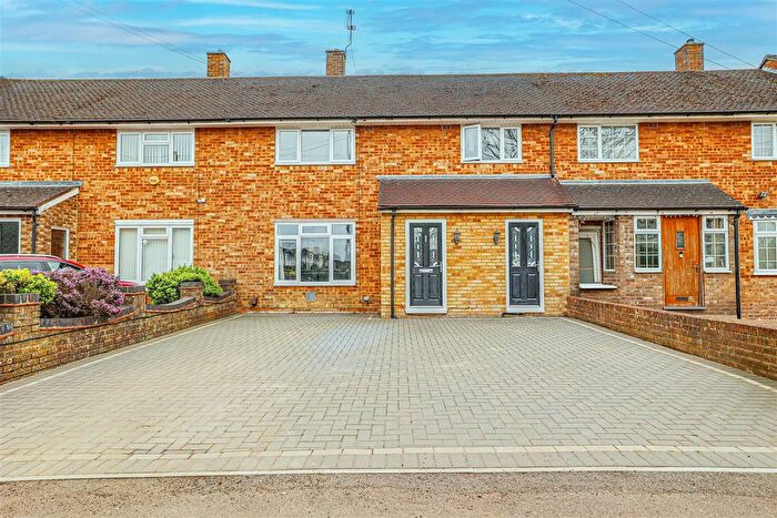 3 Bedroom Terraced House For Sale In Adeyfield Road, Hemel Hempstead, HP2