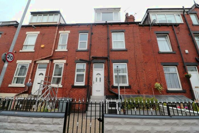 2 Bedroom House To Rent In Parkfield Grove, Leeds, West Yorkshire, Uk, LS11