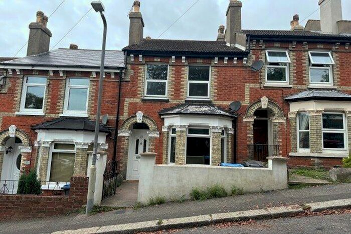 2 Bedroom Property To Rent In Vale View Road, Dover, CT17