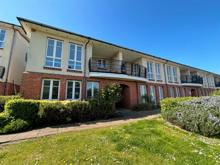 2 Bedroom Flat For Sale In Fort Road, Newhaven, BN9
