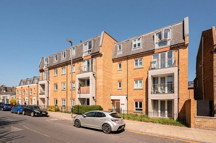 2 Bedroom Flat For Sale In Old Devonshire Road, Balham, London, SW12