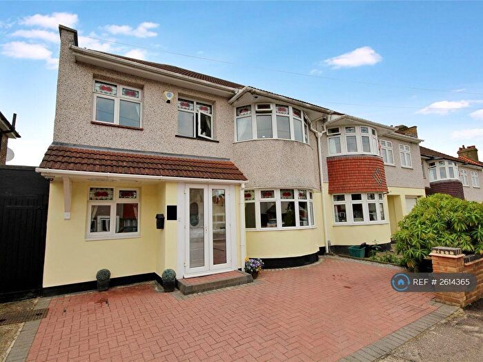 4 Bedroom Semi Detached House To Rent In Farnham Road, Welling, DA16