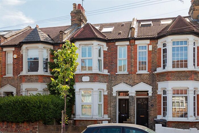 3 Bedroom Property For Sale In Ashford Road, London, E18