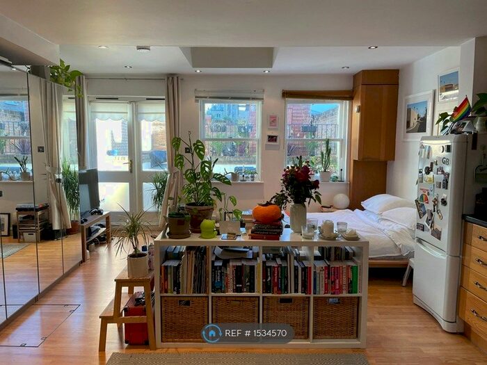 Studio To Rent In Hornsey Road, London, N19