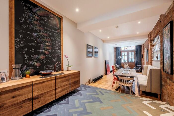 2 Bedroom Flat To Rent In Underwood Street London, N1