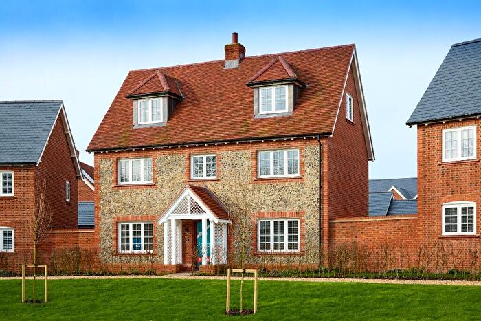 5 Bedroom Detached House For Sale In Clayhill Road, Burghfield Common, RG7