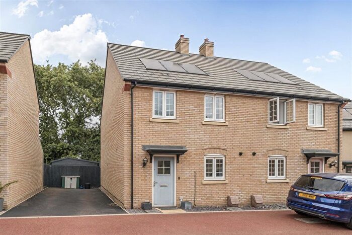 3 Bedroom Semi-Detached House For Sale In Hare Meadow, Great Barford, MK44