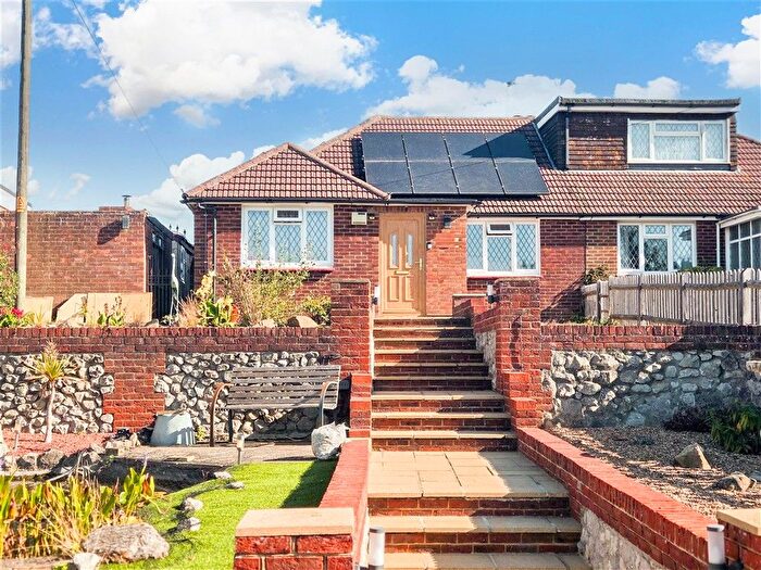 3 Bedroom Semi-Detached Bungalow For Sale In Vauxhall Crescent, Snodland, Kent, ME6