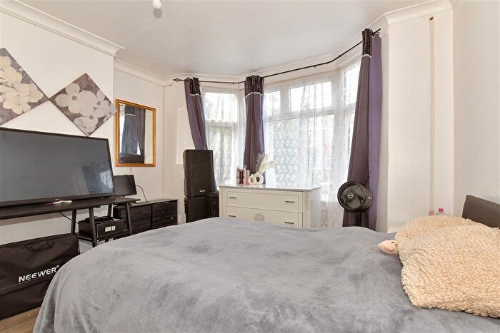 3 Bedroom Detached House For Sale In Vale Road, Northfleet, Gravesend, Kent, DA11