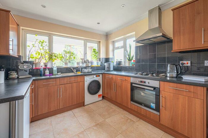 2 Bedroom Flat To Rent In The Woodlands, Stanmore, HA7