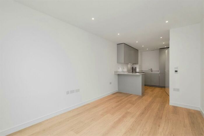 1 Bedroom Apartment To Rent In Pinnacle Apartments, Saffron Central Square, Croydon, CR0