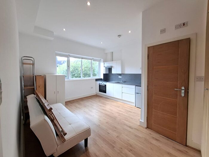 Studio To Rent In Finchley Road, London, NW3