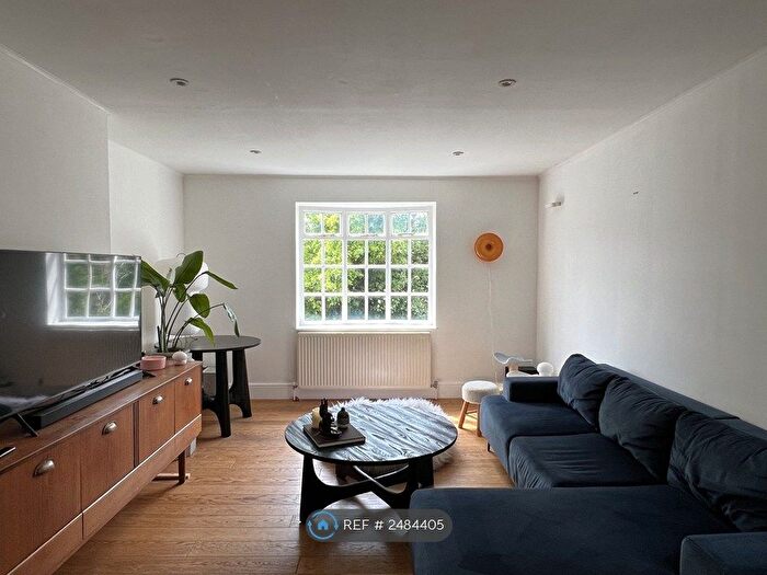 2 Bedroom Flat To Rent In Wandsworth Bridge Road, London, SW6
