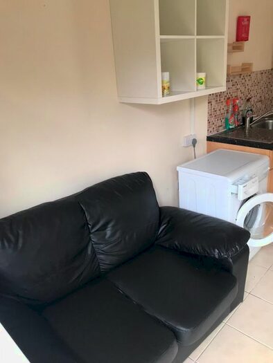 1 Bedroom Flat To Rent In Yew Grove, London, NW2
