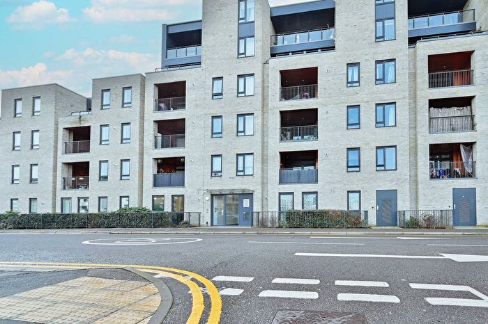 1 Bedroom Flat To Rent In Woodford Road, Watford, WD17