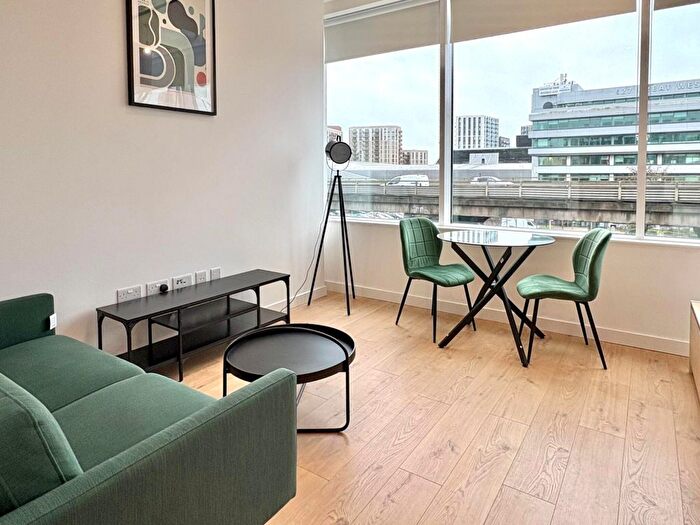 Studio To Rent In Great West Road, Brentford, TW8