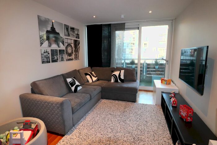 2 Bedroom Flat To Rent In Glasshouse, Canal Square, Birmingham, B16