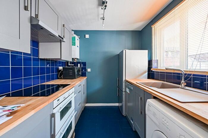 2 Bedroom Terraced House To Rent In Tiller Road, Canary Wharf, London, E14