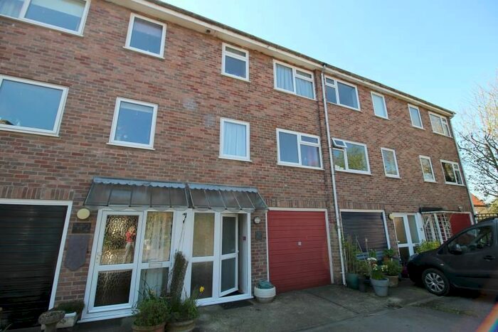 3 Bedroom Town House To Rent In Wivenhoe, Colchester, Essex, CO7
