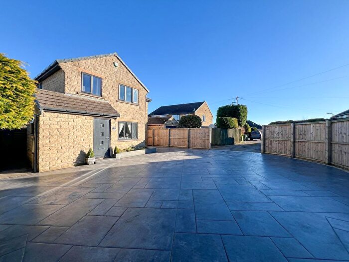 4 Bedroom Detached House For Sale In Goldcrest Court, Netherton, Huddersfield, HD4