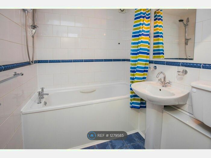 Studio To Rent In Oaklands, South Croydon CR2