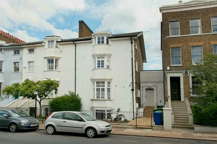 Flat To Rent In Lyndhurst Way, Peckham, London, SE15