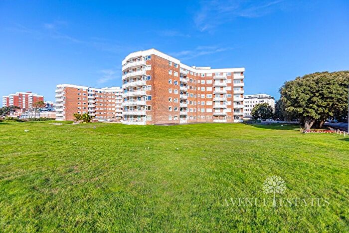2 Bedroom Apartment For Sale In Grove Road, Bournemouth, Dorset, BH1