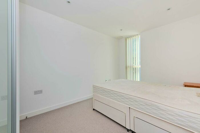 1 Bedroom Flat To Rent In Tennyson Apartments, East Croydon, Croydon, CR0