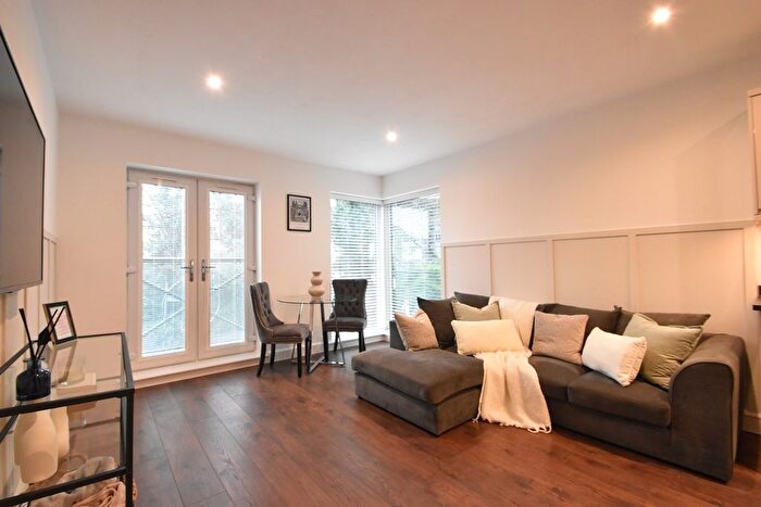 1 Bedroom Flat To Rent In Baker Street, Weybridge, KT13
