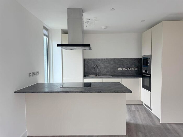 3 Bedroom Apartment For Sale In Great Ducie Street, M3 - Photo 4