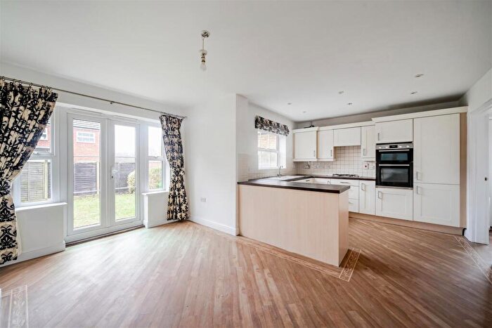 5 Bedroom Detached House For Sale In Gala Close, Bedford, MK41