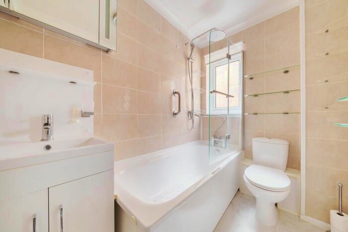 1 Bedroom Flat To Rent In Feltham, Middlesex, TW13