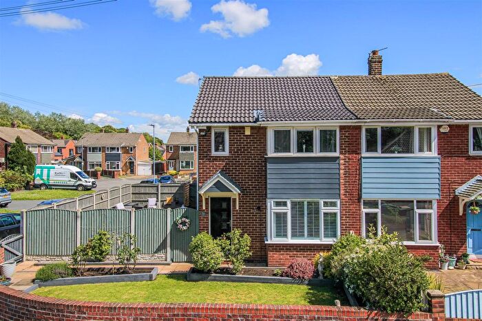 3 Bedroom Semi-Detached House For Sale In Thornes Moor Close, Wakefield, WF2