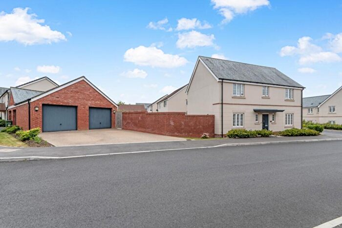4 Bedroom Detached House For Sale In Perrys Hill, Yeovil, BA20