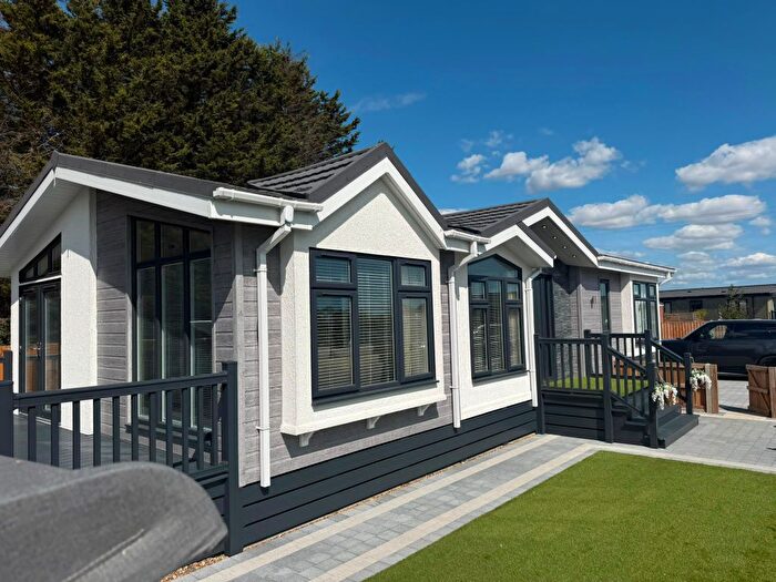 2 Bedroom Park Home For Sale In London Road, Lowestoft, Kessingland, NR33
