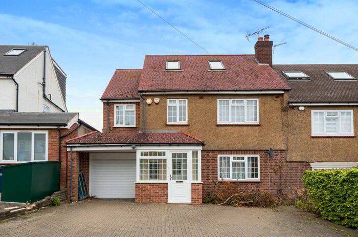 5 Bedroom Semi-Detached House To Rent In Laurel Way, London, N20