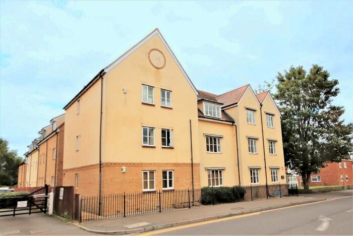 2 Bedroom Flat To Rent In Chapel Street, Billericay, Essex, CM12