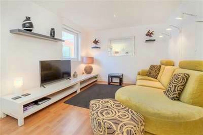1 Bedroom Flat To Rent In Strand House, York, YO1