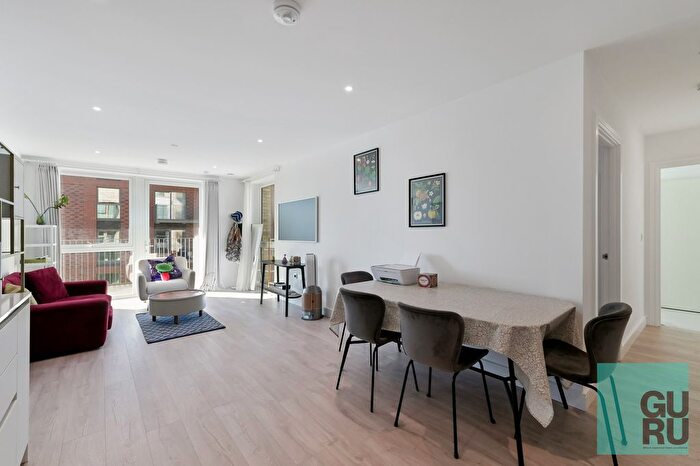 2 Bedroom Flat To Rent In Grand Union, London, HA0