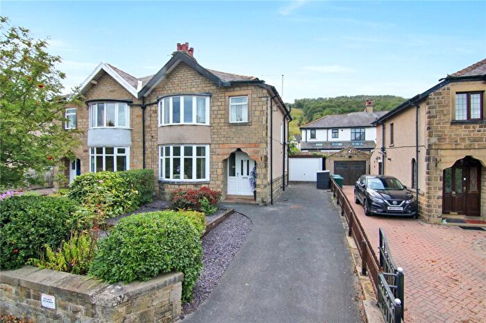 3 Bedroom Semi-Detached House For Sale In Grange Terrace, Eastburn, BD20