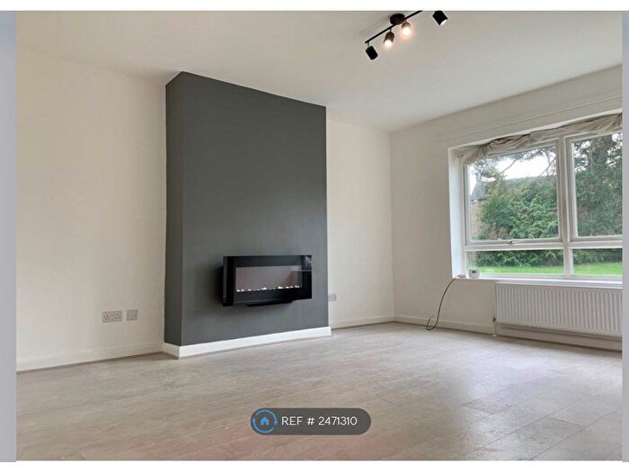 2 Bedroom Flat To Rent In Culverden Down, Tunbridge Wells, TN4